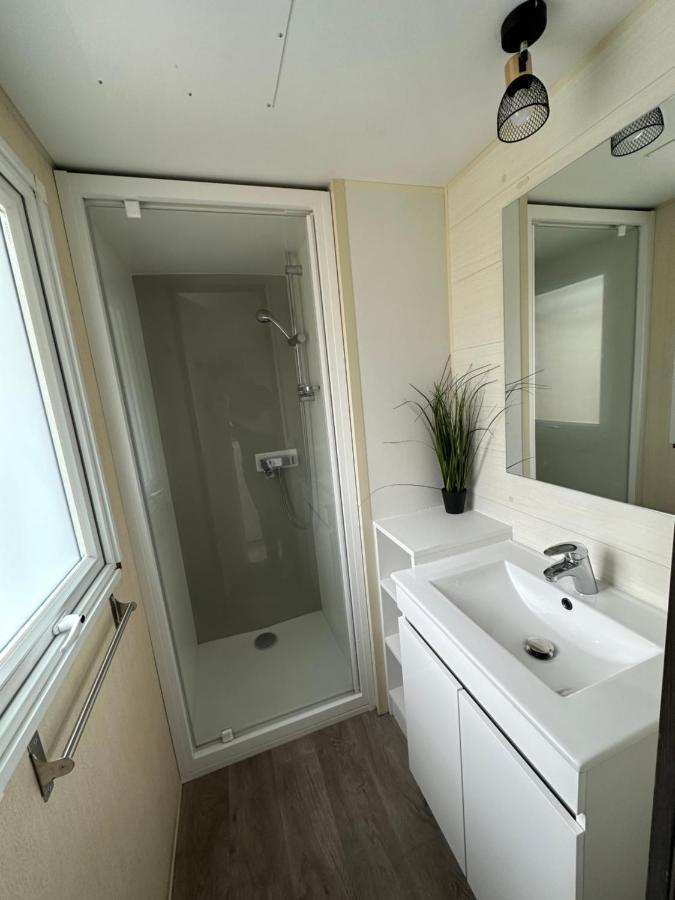 Au P'Tit Bonheur Hotel La Roque-d'Antheron Kültér fotó