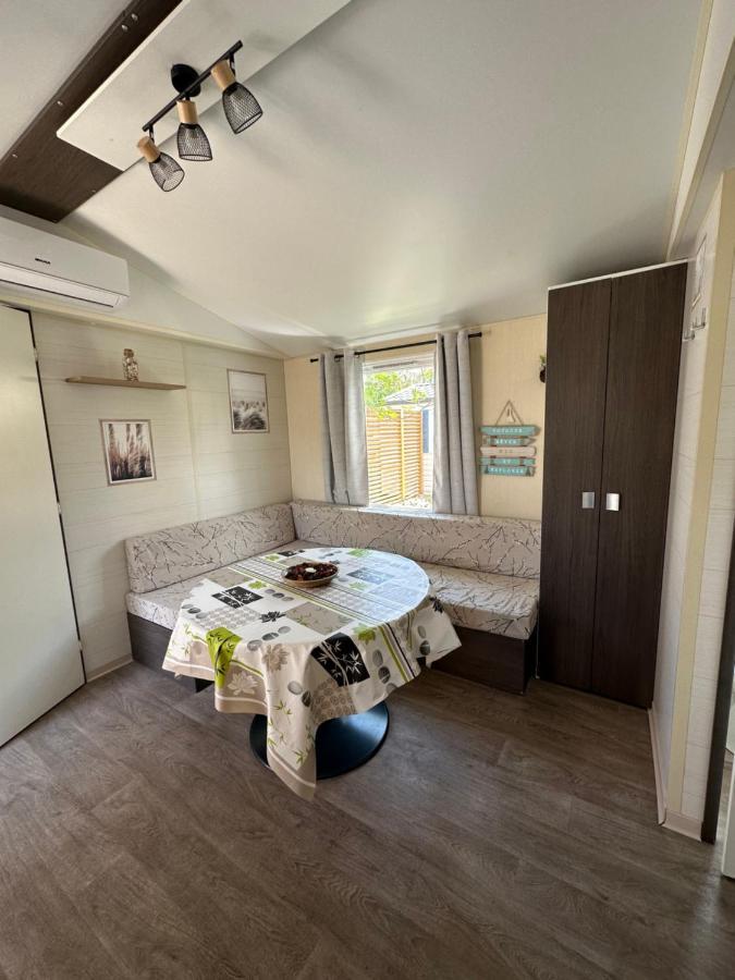 Au P'Tit Bonheur Hotel La Roque-d'Antheron Kültér fotó